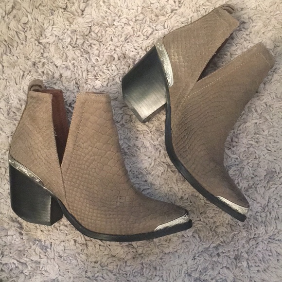 LIKE NEW Jeffrey Campbell Cromwell booties - Picture 5 of 5